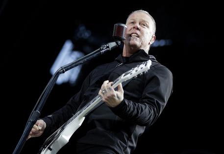 Metallica, Guetta, Sam Smith live davanti al Forum di Assago