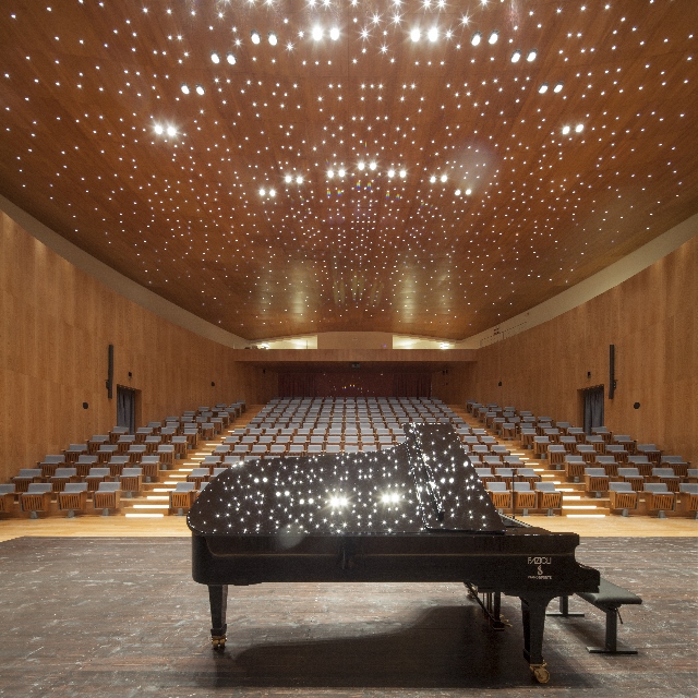 La prestigiosa rassegna internazionale si trasferisce nel nuovo auditorium: un gioiello di acustica tra i vigneti della Maremma, che ospiterÃ  musica da camera, sinfonica, jazz e pop.